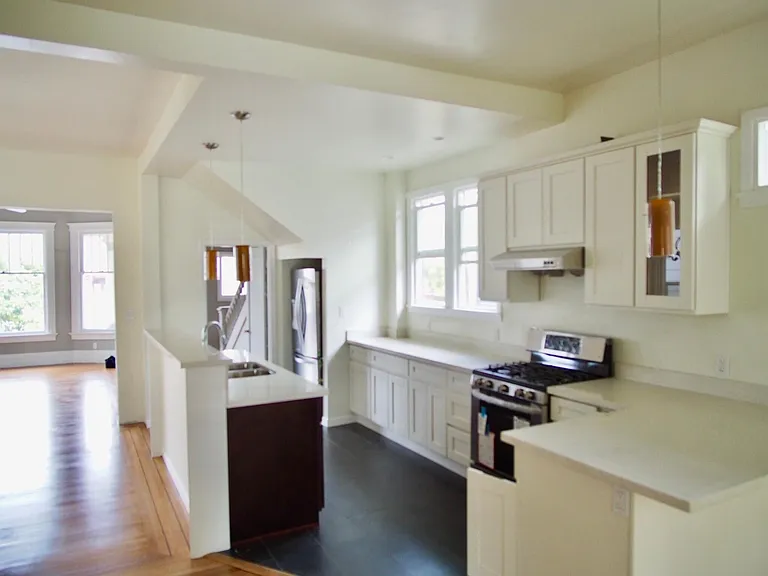 1328 Broadway — Photo 4