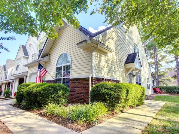 951 Sparrows Nest Ln, Pineville, NC 28134