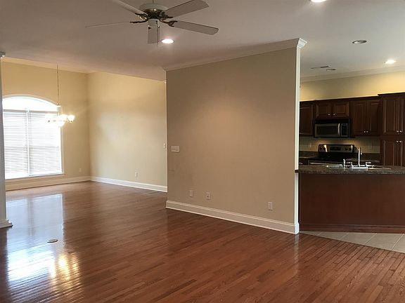 5th image of 111 Magnolia Glen Cir #111