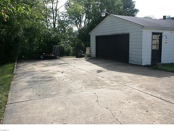 2nd image of 611 Woodland Ave