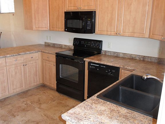 5th image of 1435 W Kilburn St APT 1101