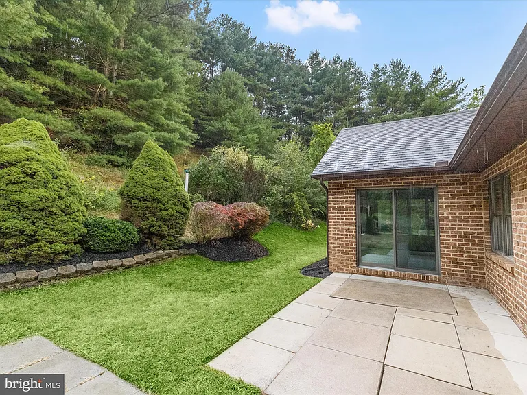 2177 Manchester Rd — Photo 43