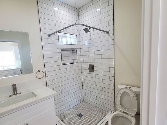 5th image of 2323 Lemon Ave #1/2