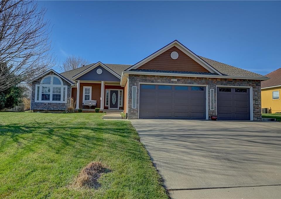 1st image of 4612 SW Gull Point Dr