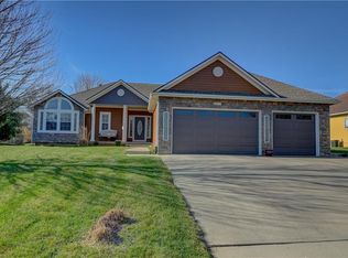 4612 SW Gull Point Dr, Lees Summit, MO 64082