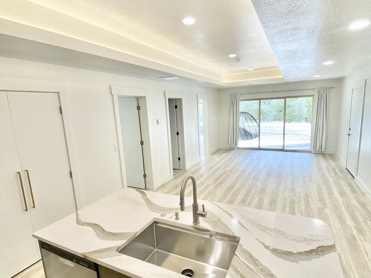 3 bed, 1204 sqft, $2,250 — Photo 2