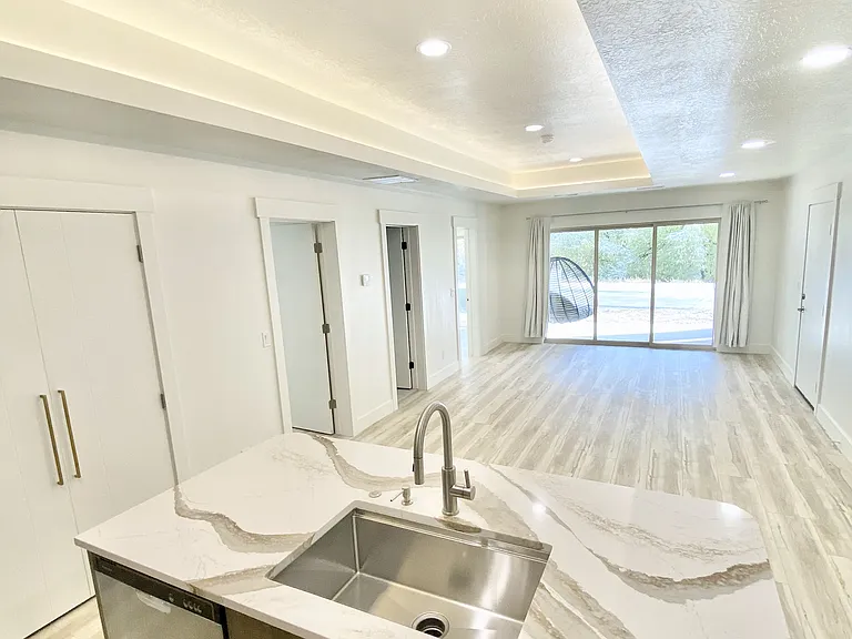 6025 E Emigration Canyon Rd — Photo 1