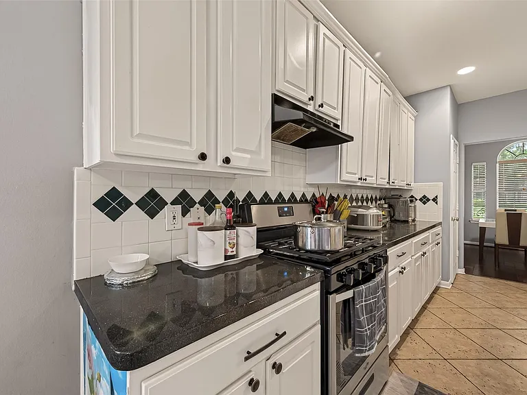 8910 Aberdeen Park Dr — Photo 15