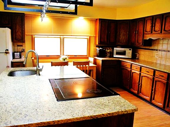3rd image of 44 Faye Ave