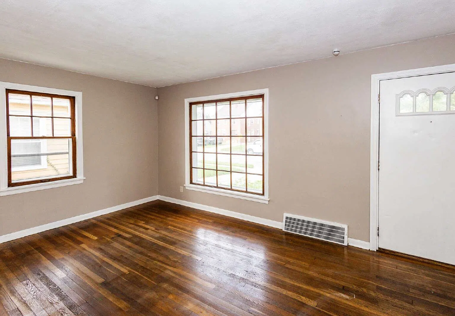 3 bed, 1.5 bath, 1085 sqft, $1,395 — Photo 3