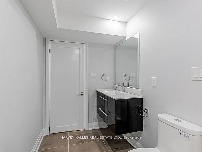 987 Avenue Rd #LOWER — Photo 14