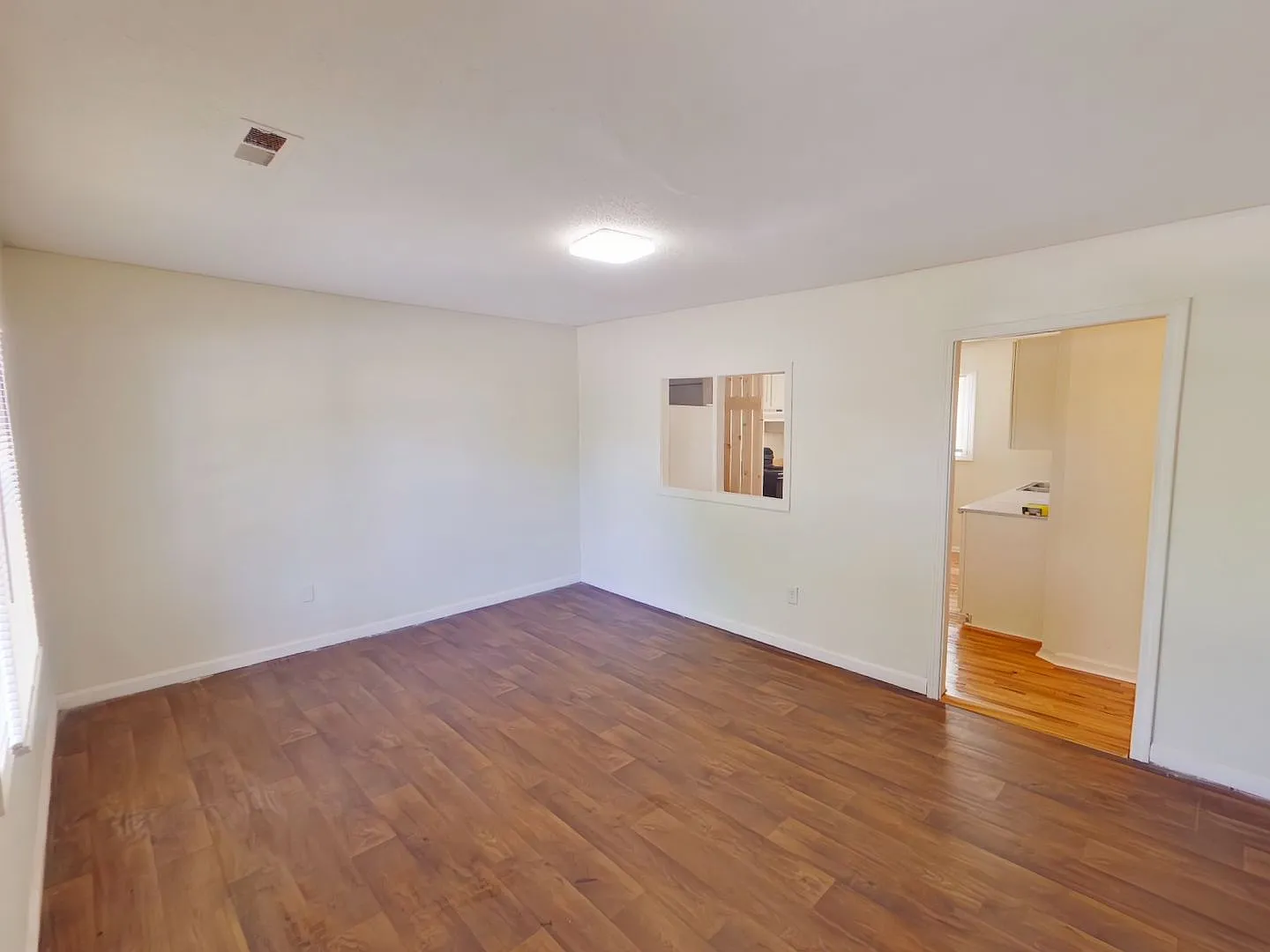 Pet-Friendly 3BR Home with Hardwood Floors & Large Backyard — Photo 2