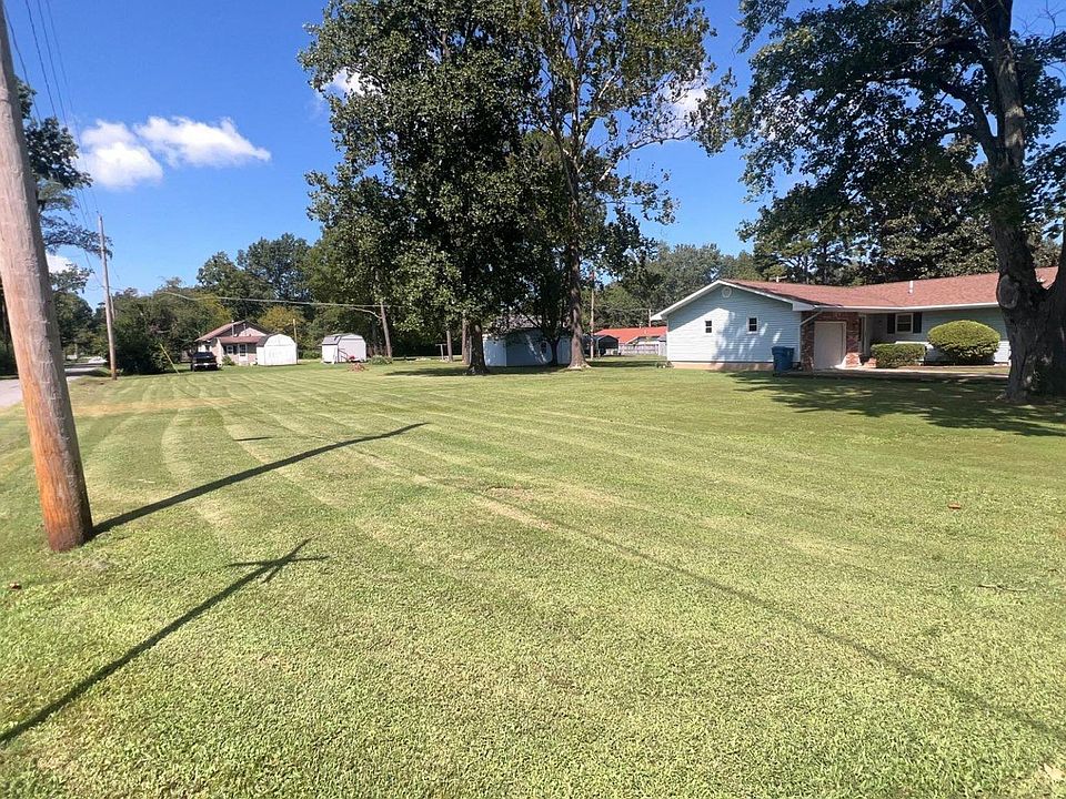 1105 Lickliter St, Benton, IL 62812 Zillow