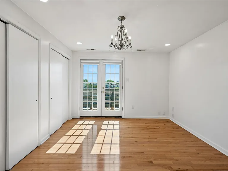 1527 S Broad St #3-R — Photo 11