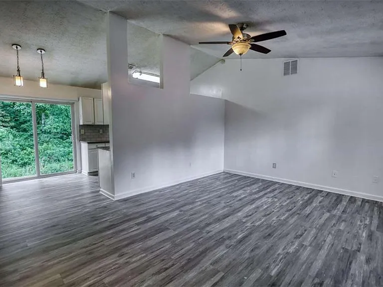 2119 Briar Glen Ln SW — Photo 8