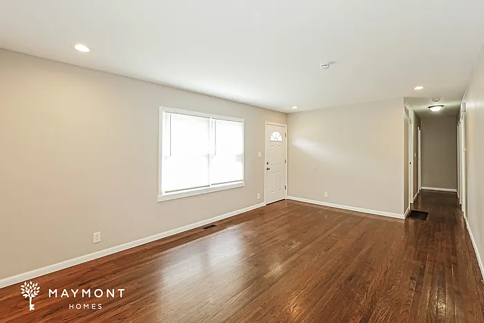 3 bed, 1.5 bath, 1005 sqft, $1,500 — Photo 3