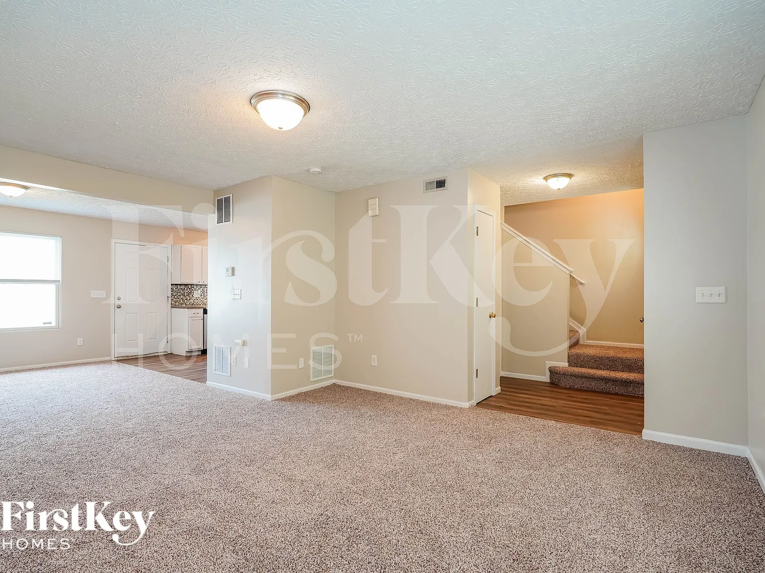 3 bed, 2.5 bath, 1356 sqft, $2,120 — Photo 2
