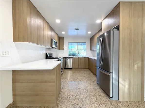 8303 Natalie Ln, Canoga Park, CA 91304