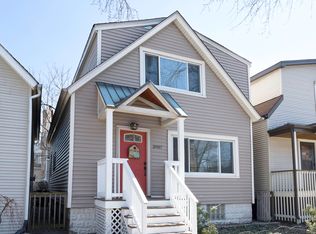 3907 N Hermitage Ave, Chicago, IL 60613