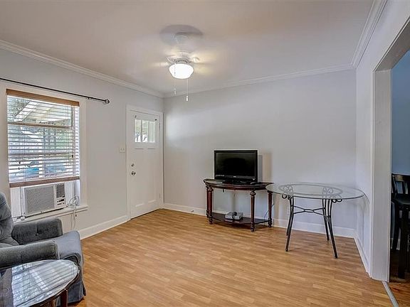 3rd image of 2710 La Mesa Dr #A