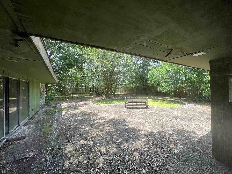 2nd image of 260 E Caldwood Dr