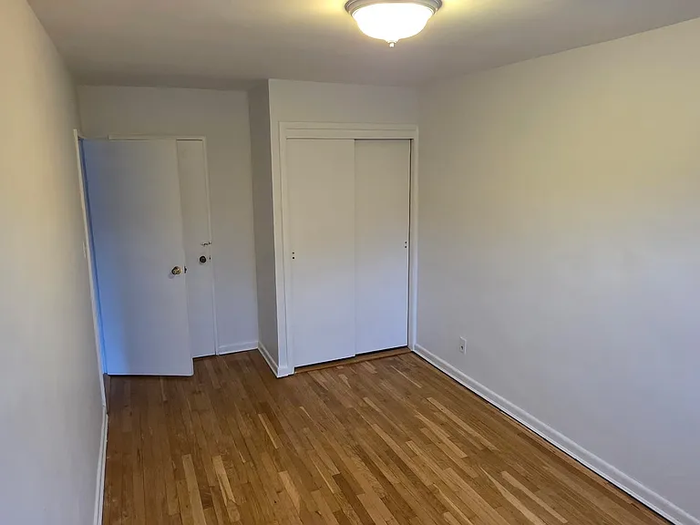 719 E 101st St #1 — Photo 9