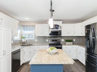 904 Allyssa Ct, Lansing, KS 66043