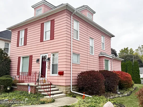 160 Elm St, Fostoria, OH 44830