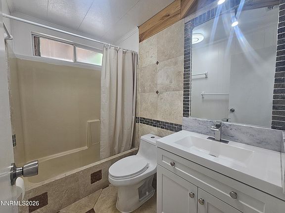 3rd image of 3715 Amber St