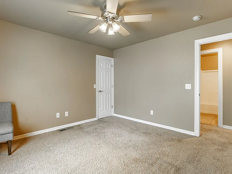 56 S Woodsprings Dr — Photo 9