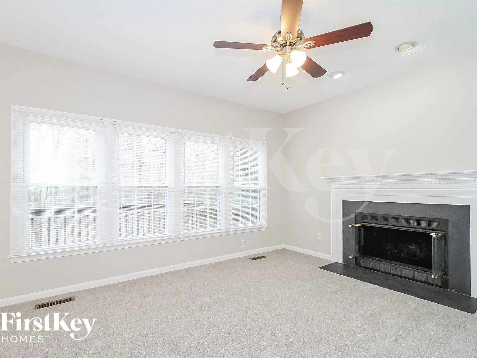 4 bed, 2.5 bath, 2400 sqft, $2,545 — Photo 3