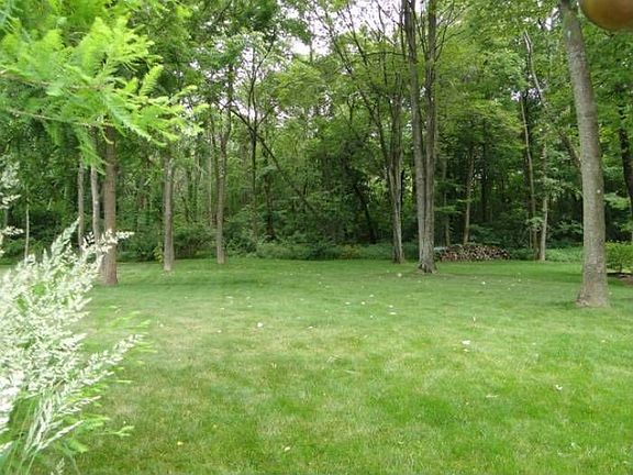 4th image of 142 Hampshire Dr