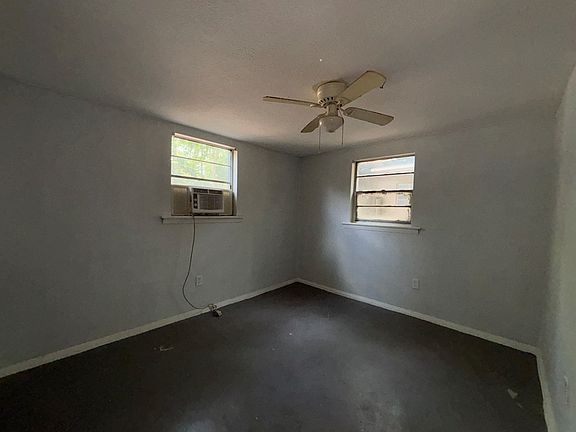 5th image of 1508 N Van Buren St