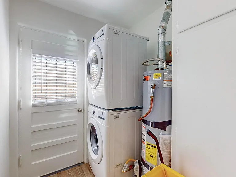 5202 Marquette Ave NE — Photo 2