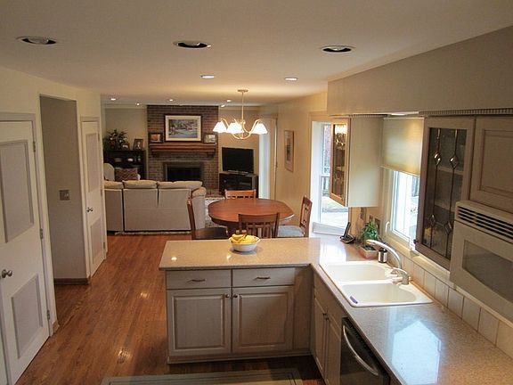 3rd image of 3508 Wilshire Dr