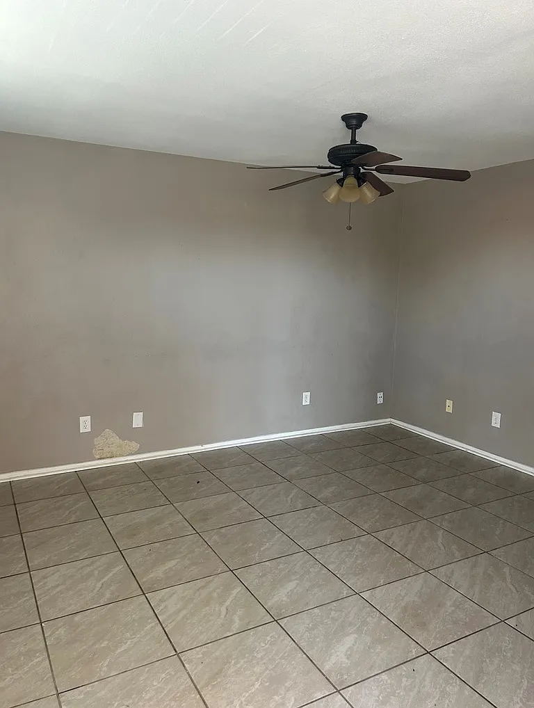 1 bed, 1.0 bath, 703 sqft, $1,000 — Photo 2