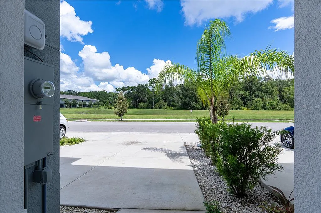 3 bed, 2.5 bath, 1673 sqft, $2,200 — Photo 4