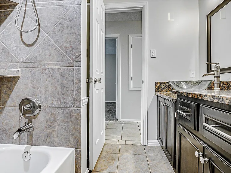 9842 Shell Rock Rd — Photo 17