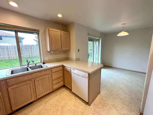 3 Bedroom 2.5 Bath House w/ Garage near Lake Whatcom, 2425 Kentucky St, Bellingham, WA 98229