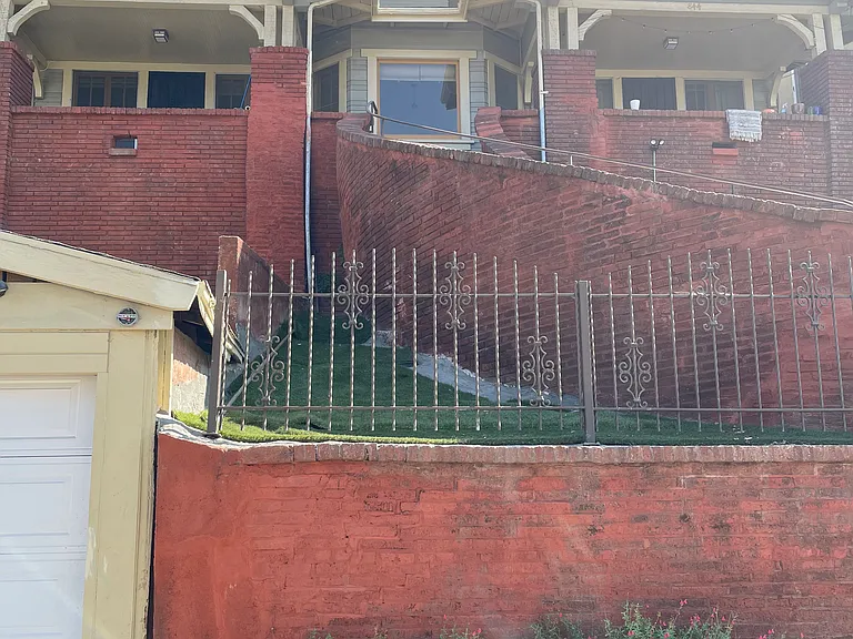846 Laguna Ave — Photo 3