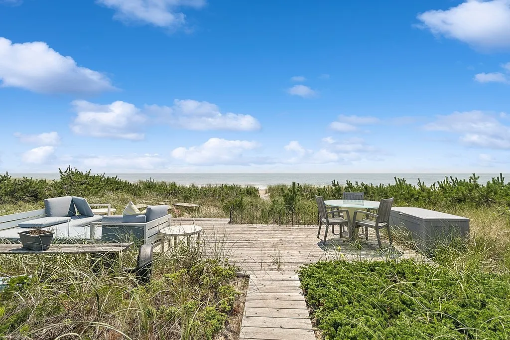 Amagansett Dunes Oceanfront — Photo 1