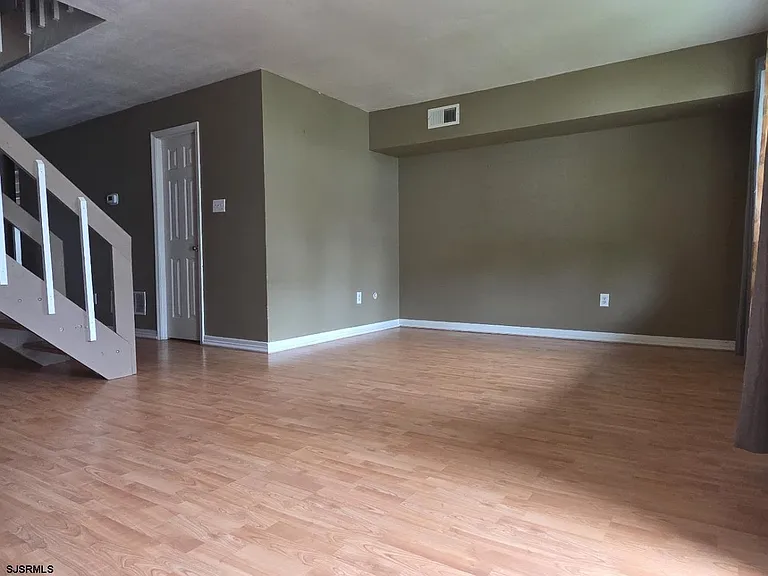2604 Dogwood Ct — Photo 2