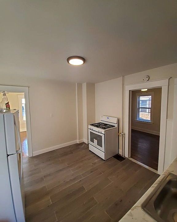 1st image of 224 Lester Ave #2