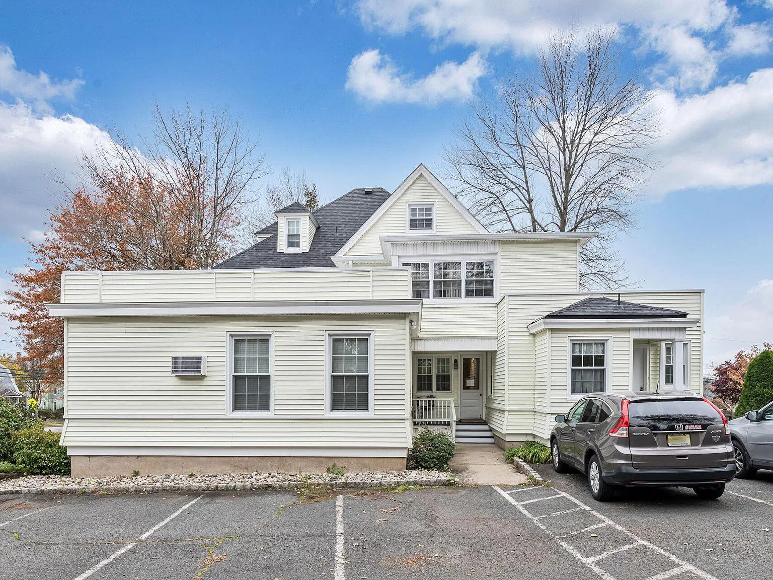 1 bed, $2,300 — Photo 3