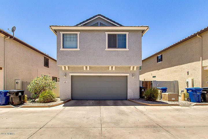2nd image of 932 E Brooke Pl