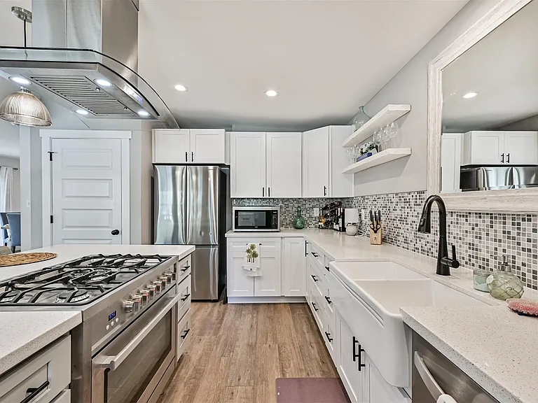 1615 Avenue L — Photo 10