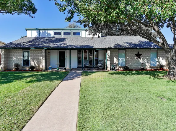 3900 Buckhorn Pl, Fort Worth, TX 76137
