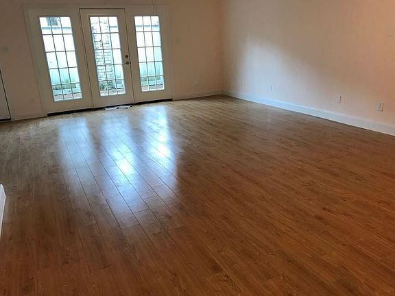 2nd image of 194 Wilcrest Dr #194