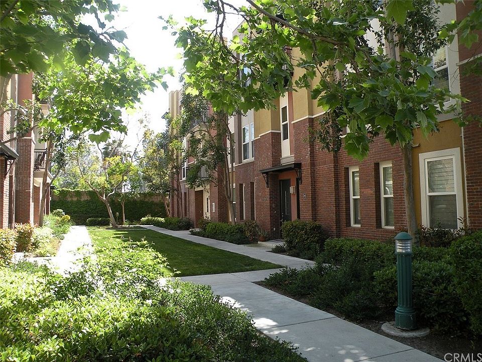 1st image of 740 W 1st St