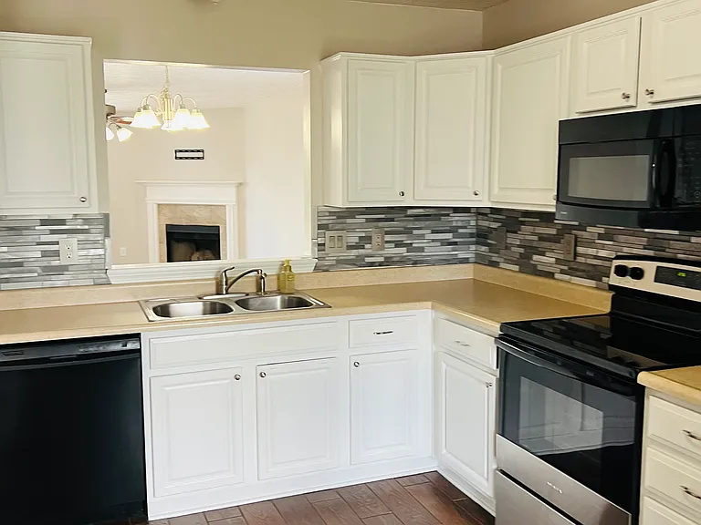 2201 Schoolmarm Dr — Photo 4